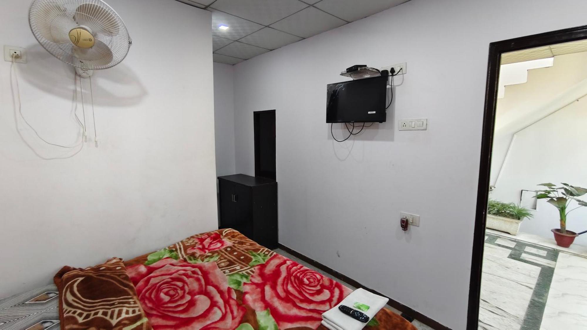 Rajdhani Guest House Faridabad Ngoại thất bức ảnh
